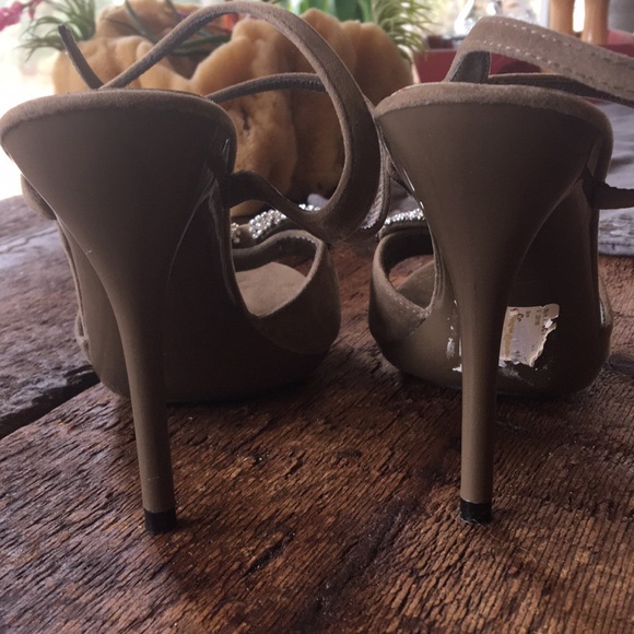 DONATED Anne Michelle taupe heels rhinestone bows - Picture 4 of 6